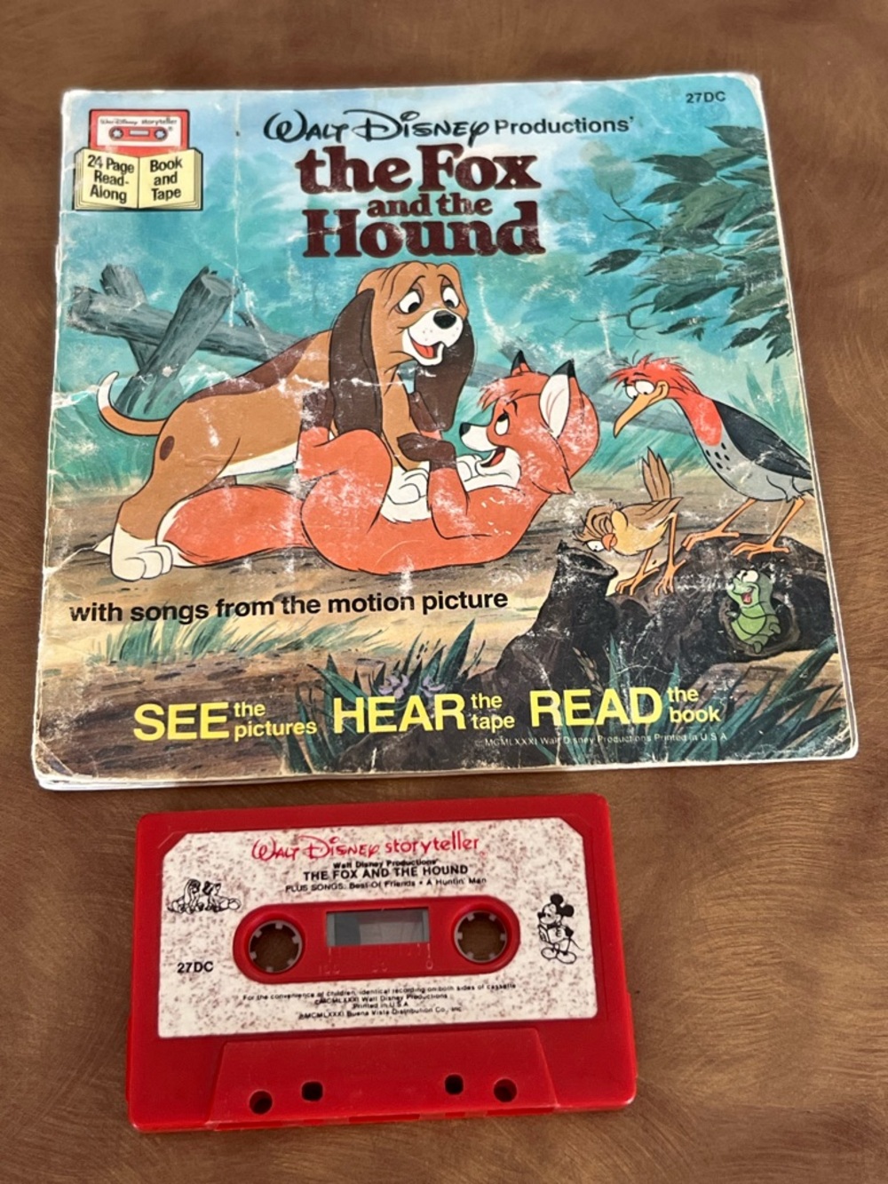Disney Vintage 1981 , the Fox and the Hound Read-Along Book and Red Cassette Set